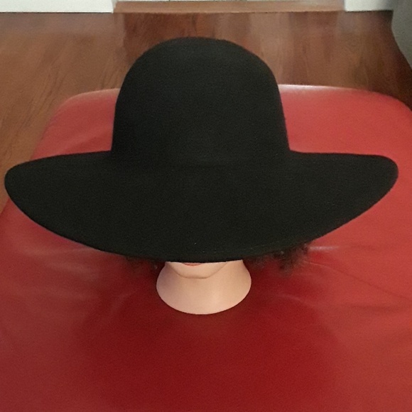 Charlotte Russe Accessories - Charlotte Russe Hat (women's)